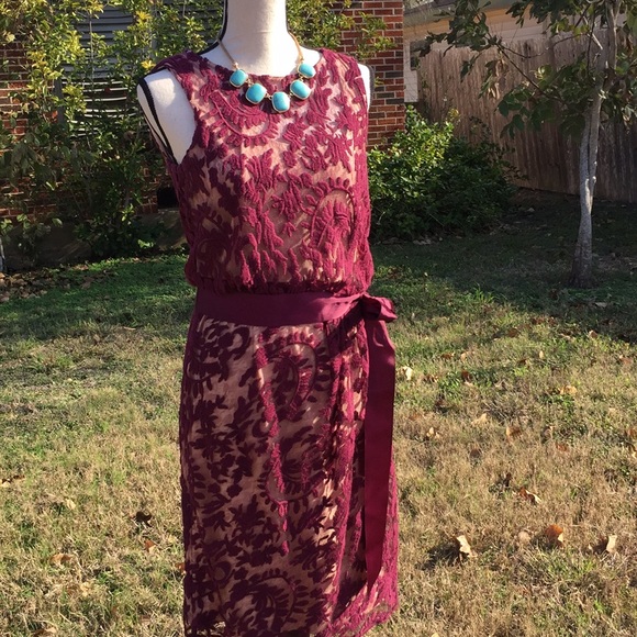 Adrianna Papell Dresses & Skirts - Beautiful maroon/beige, lace, cocktail dress.